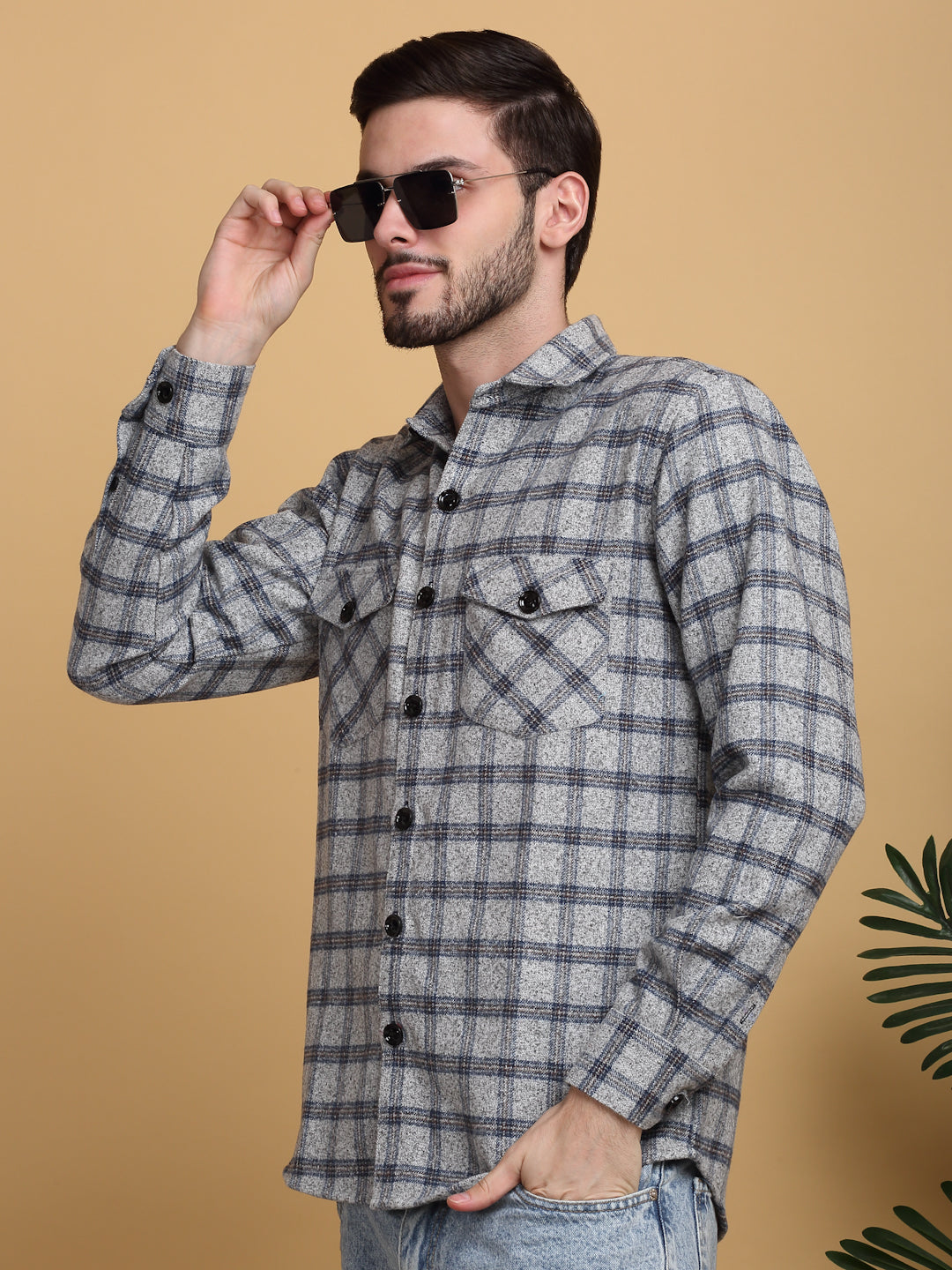 Klotthe Men Grey Checked Spread Collar Woolen Casual Shirt