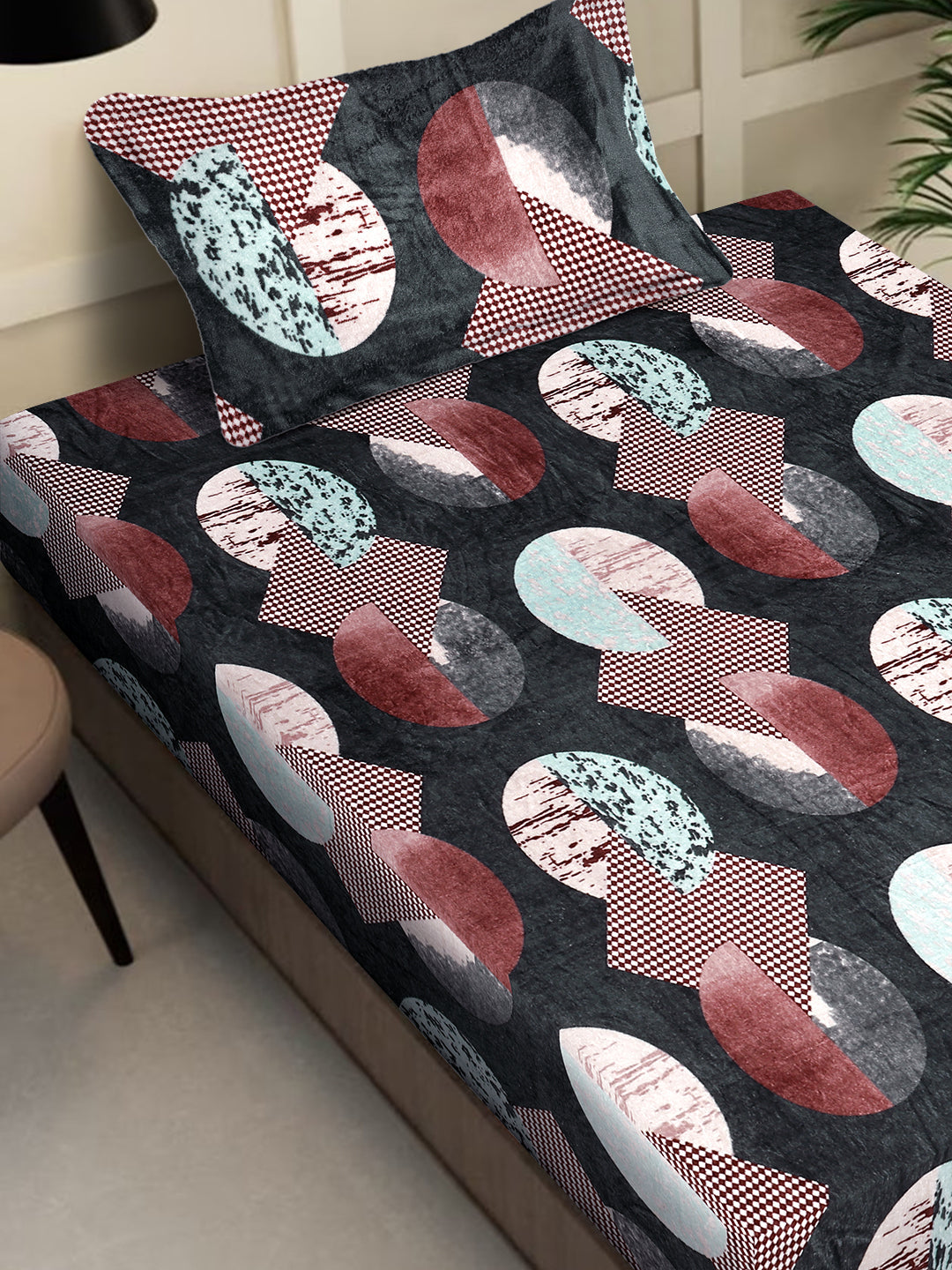 Klotthe Multicolor Geometric Woolen Fitted Single Bed Sheet with Pillow Cover