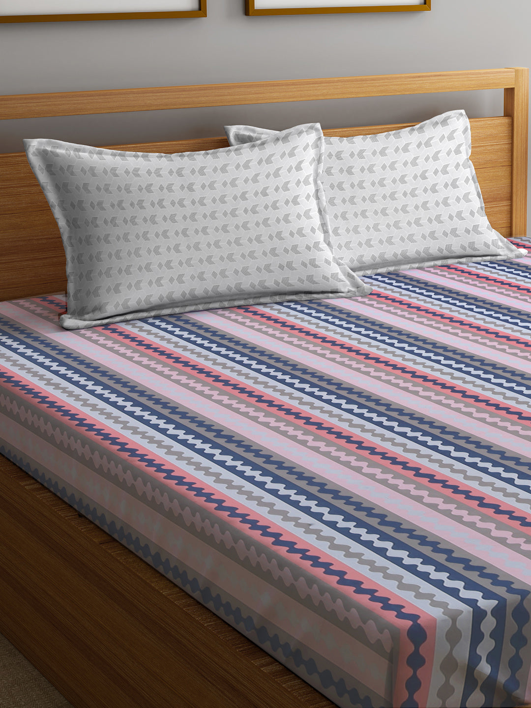 Klotthe Multicolor Abstract 300 TC Cotton Blend Fitted Double Bedsheet with 2 Pillow Covers
