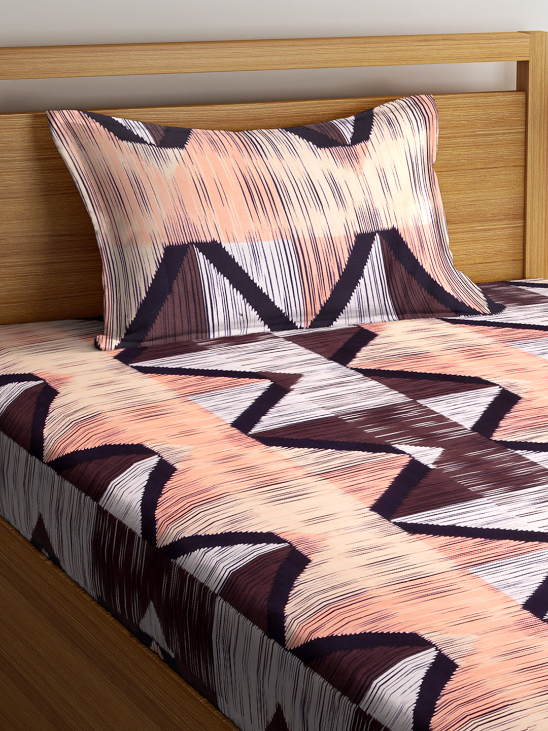 KLOTTHE Multi Polycotton Geometric BedSheet With 1 Pillow Cover (225X150 cm)