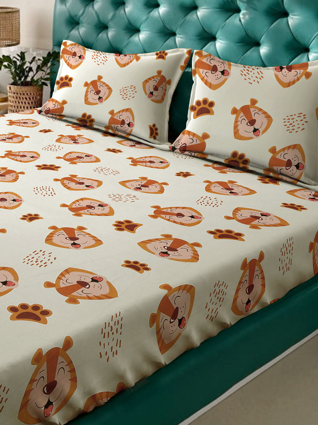 Klotthe Cream Cartoon Characters 400 TC Pure Cotton Fitted Double Bedsheet with 2 Pillow Covers