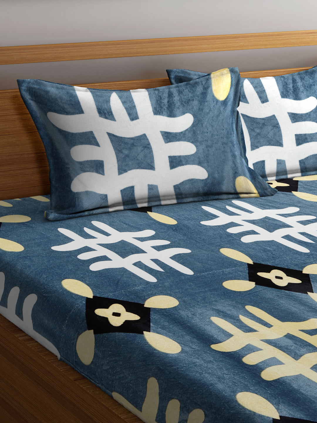 Winter Special Woolen Fleece King Size Bedsheets with 2 Pillow Covers by KLOTTHE®