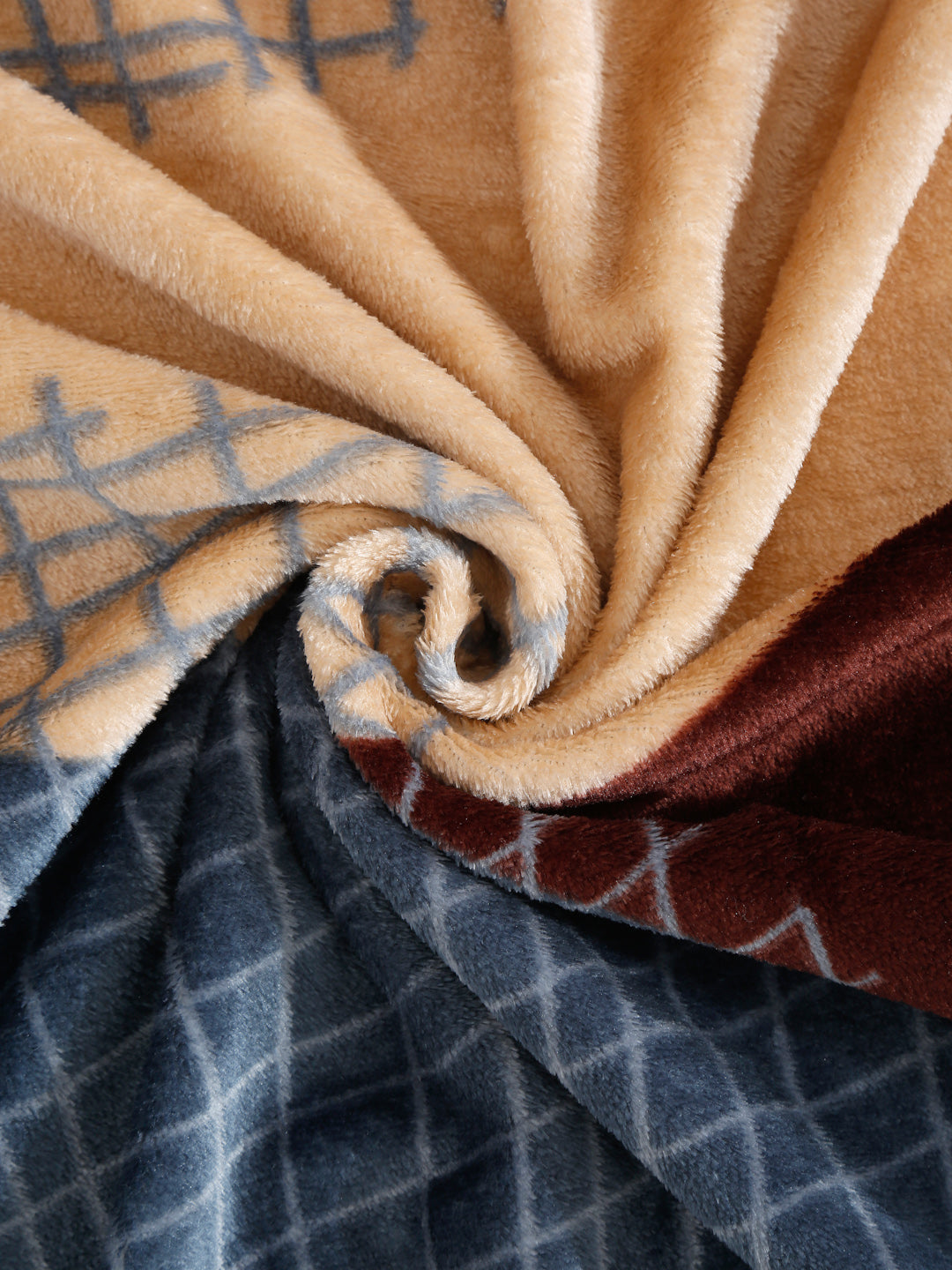 Woolen Fleece King Size Bedsheets with 2 Pillow Covers by KLOTTHE® (Winter Special)