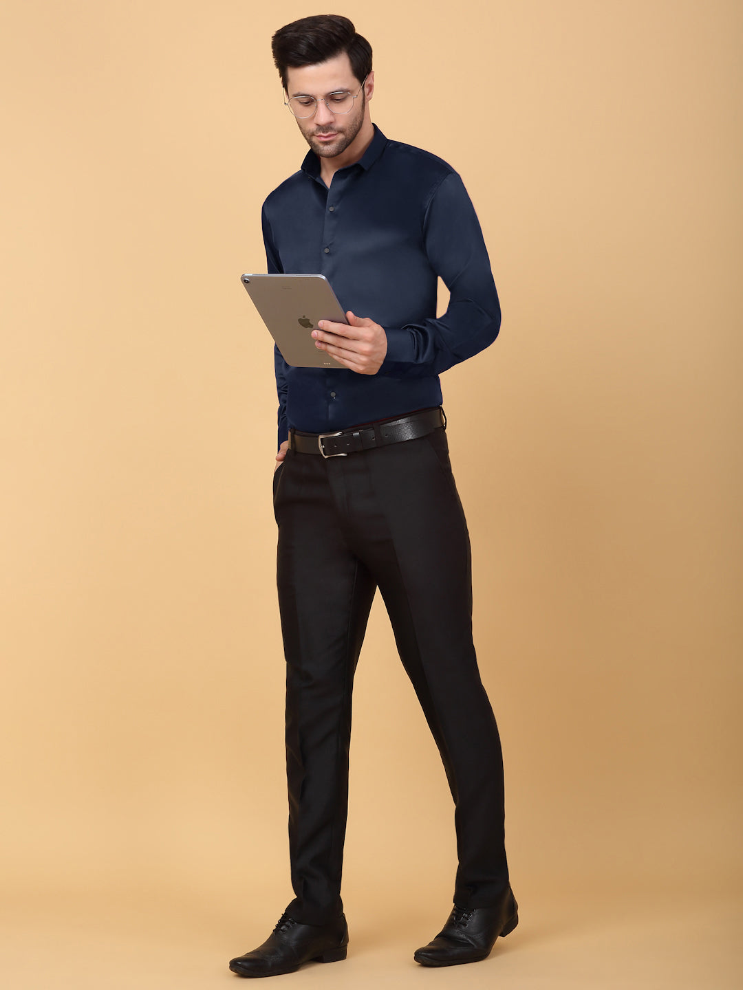 Klotthe Men NavyBlue Solid Spread Collar Satin Formal Shirt