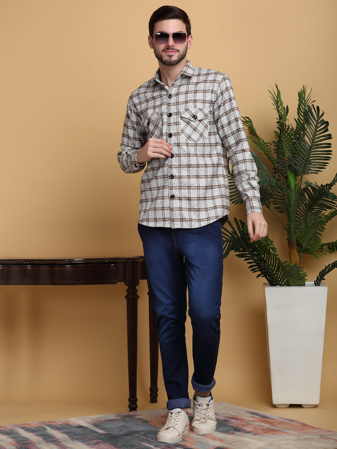 Klotthe Men White Checked Spread Collar Woolen Casual Shirt