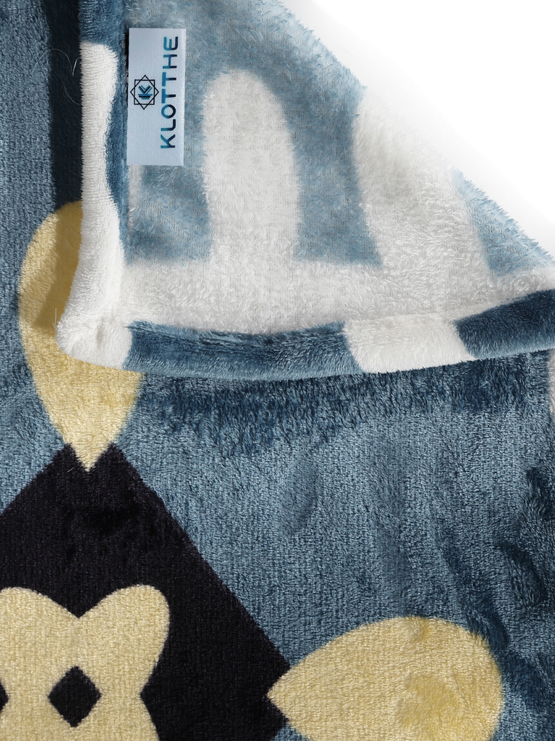 Klotthe Grey Printed Woolen Double Bed Sheet with 2 Pillow Covers