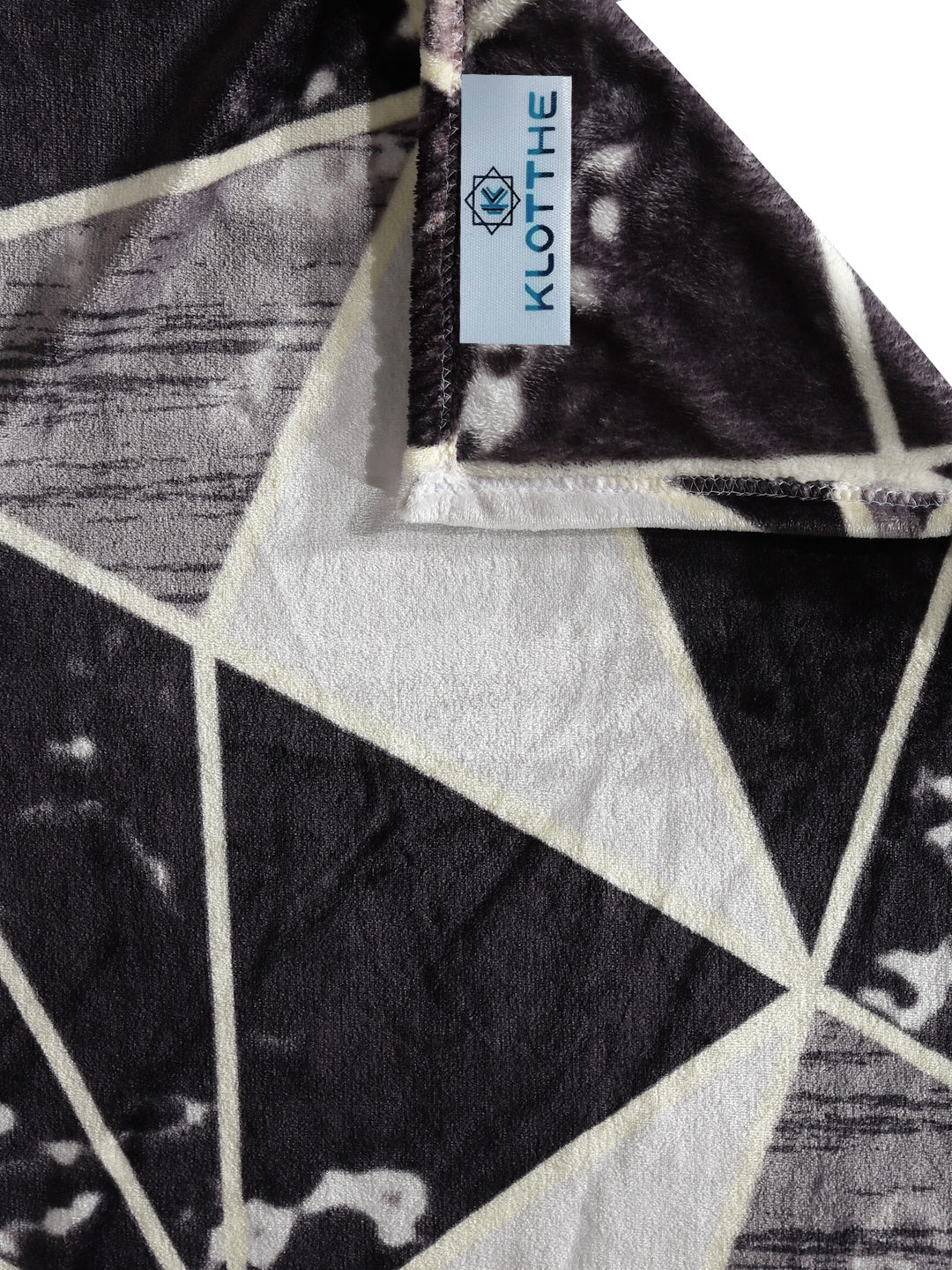 Klotthe Black Printed Woolen Double Bed Sheet with 2 Pillow Covers