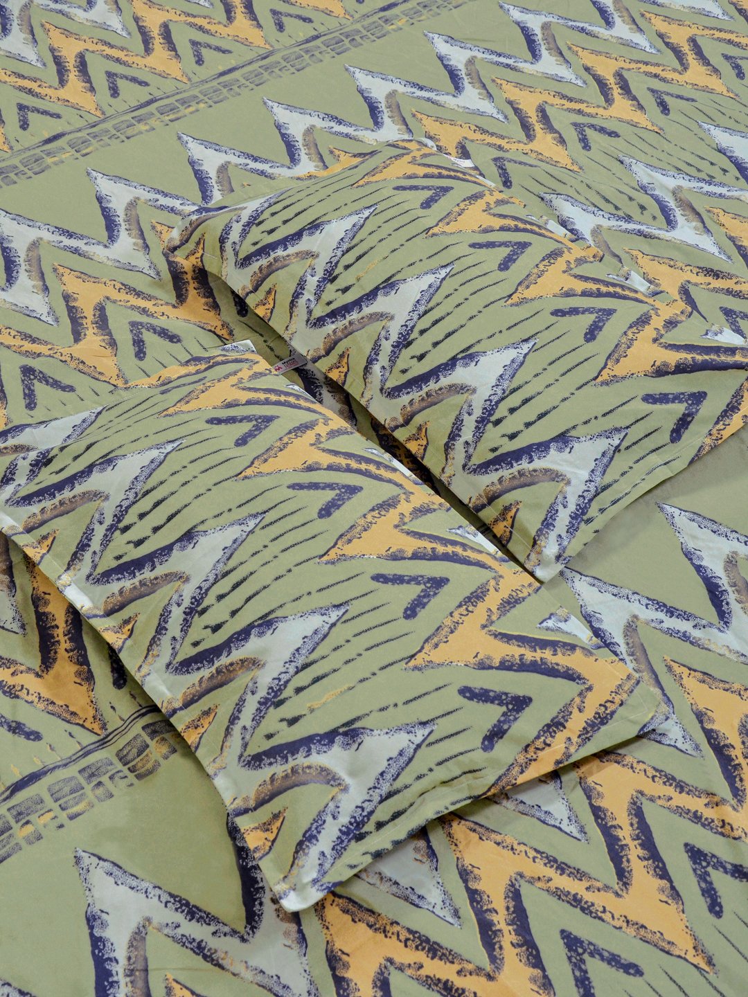 Green Geometric 300 TC Cotton Blend Fitted Double Bedsheet with 2 Pillow Covers