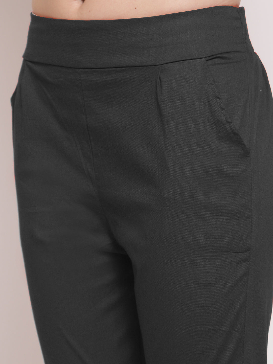Klotthe Women Black Solid Slim Fit Trouser
