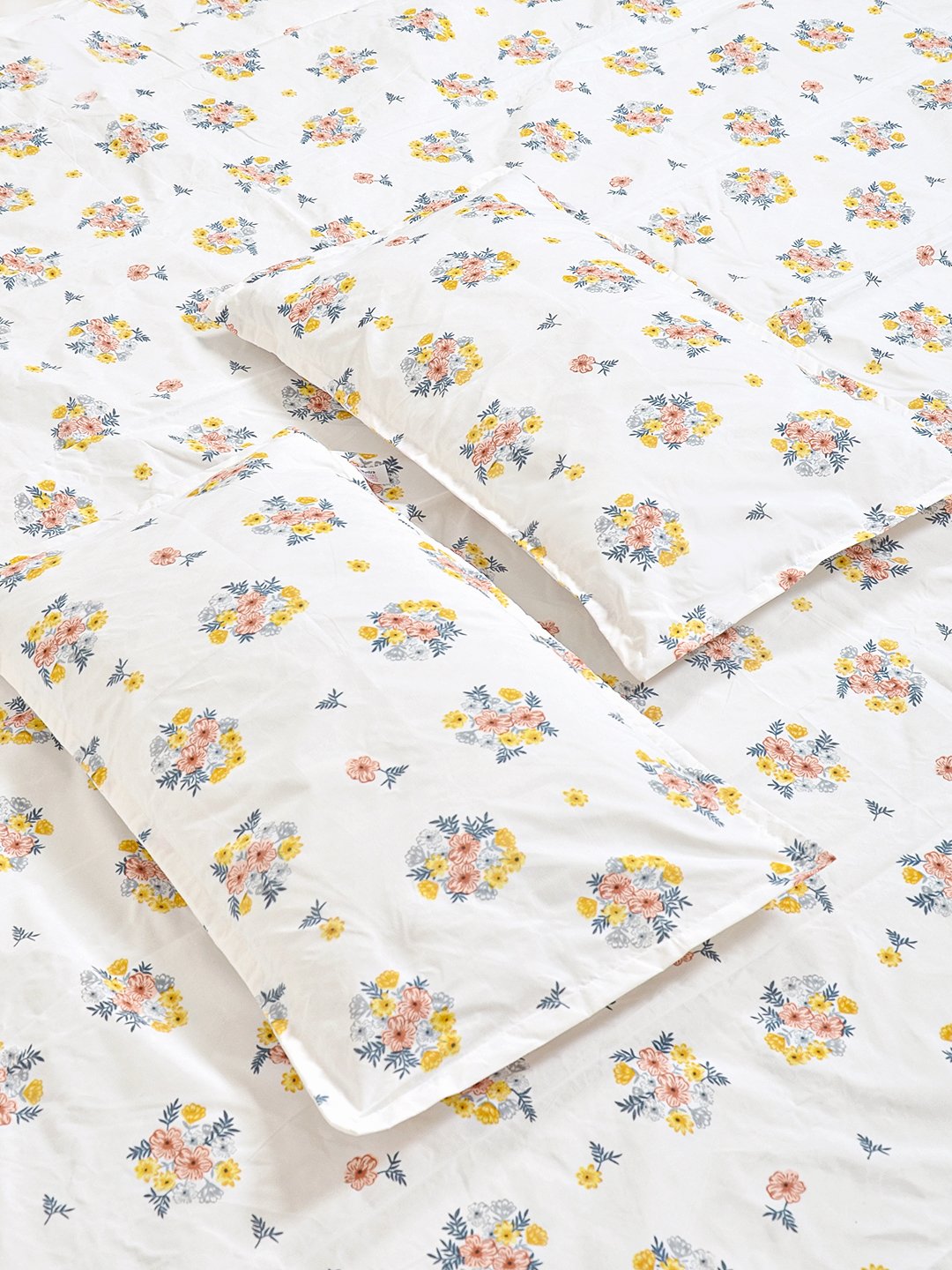 Cream Floral 300 TC Cotton Blend Fitted Double Bedsheet with 2 Pillow Covers