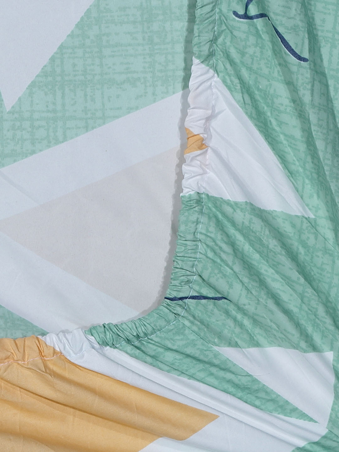 Klotthe Multi Geometric 300 TC Cotton Blend Elasticated Double Bedsheet with 2 Pillow Covers