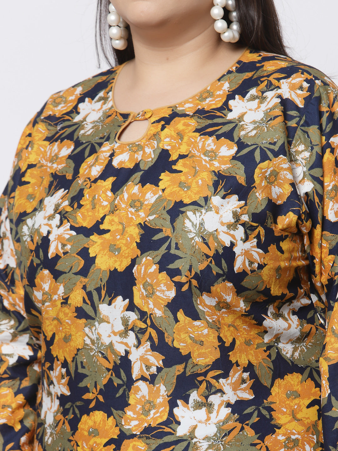 Klotthe Women Multi Floral Printed Pure Cotton Round Neck Kurti
