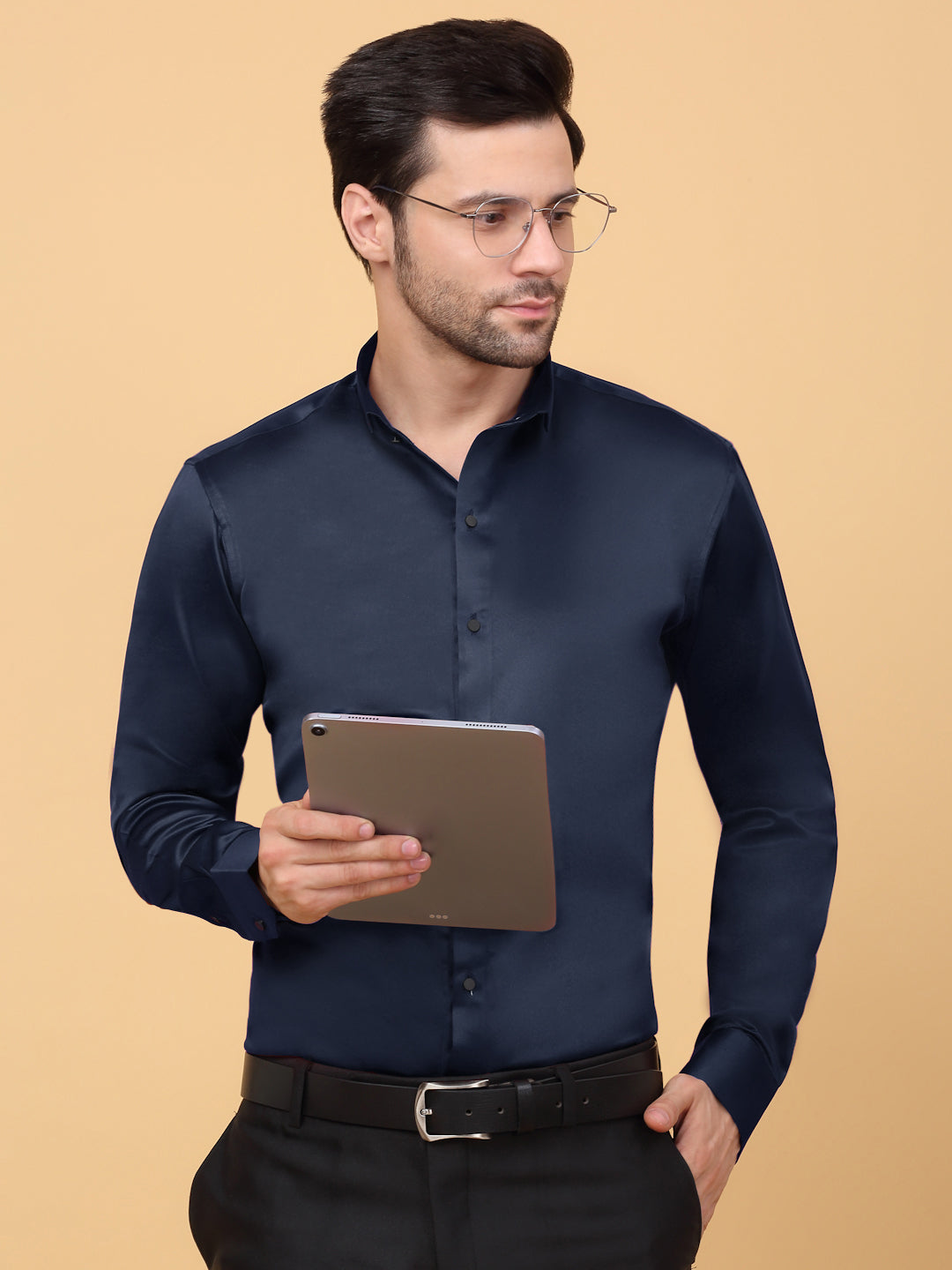 Klotthe Men NavyBlue Solid Spread Collar Satin Formal Shirt