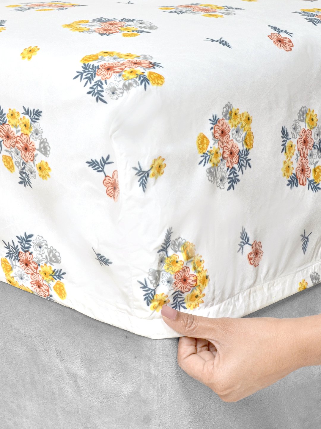 Cream Floral 300 TC Cotton Blend Fitted Double Bedsheet with 2 Pillow Covers