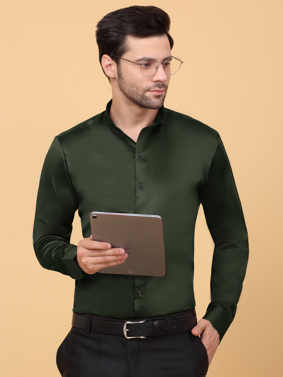 Klotthe Men Olive Solid Spread Collar Satin Formal Shirt