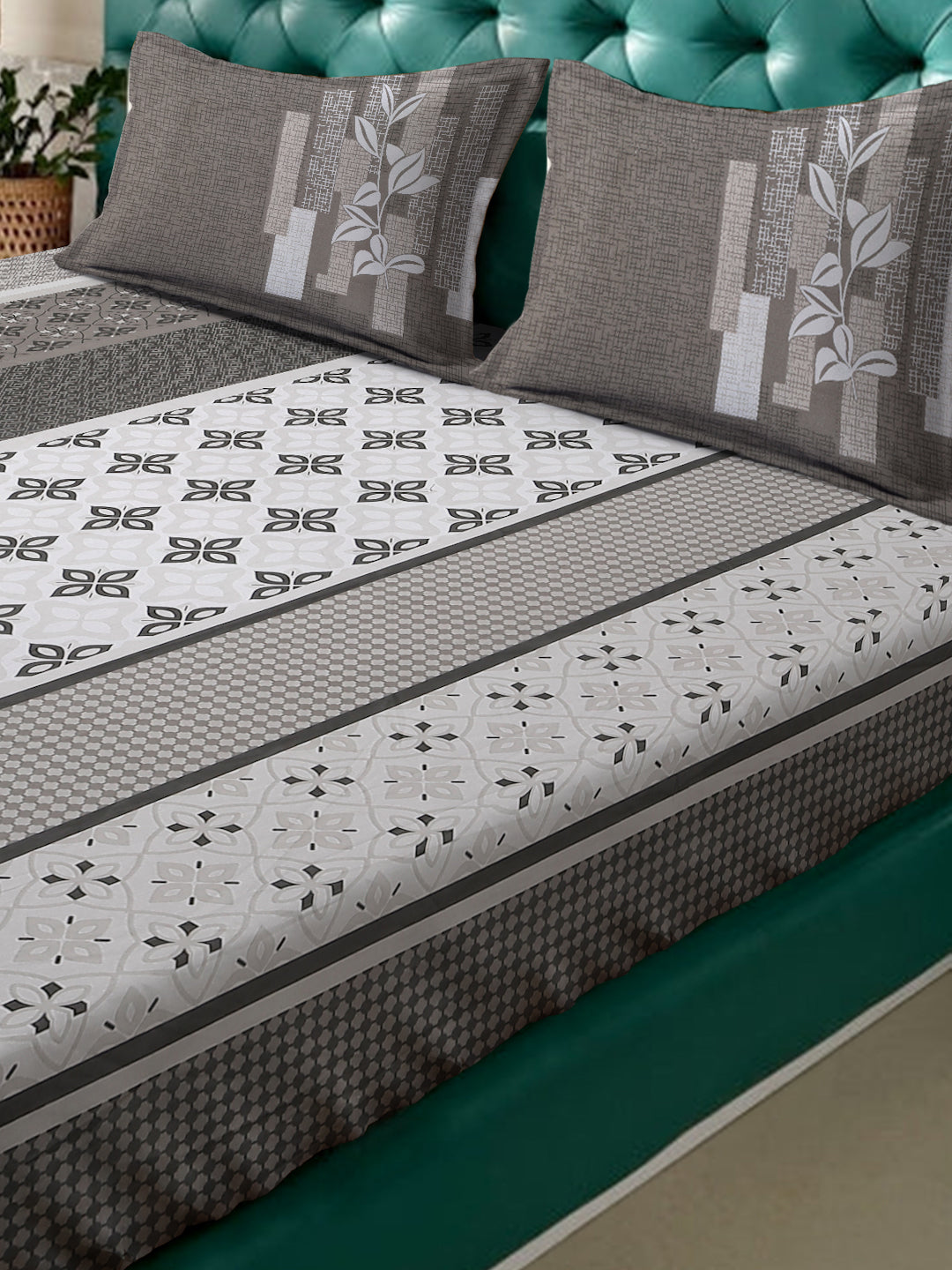 Klotthe Black Geometric 400 TC Pure Cotton Fitted Super King Double Bedsheet with 2 Pillow covers