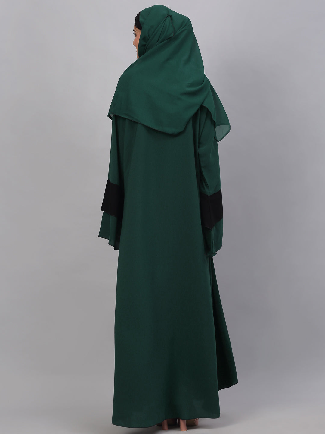 Klotthe Women Green Embellished Burqa With Scarves