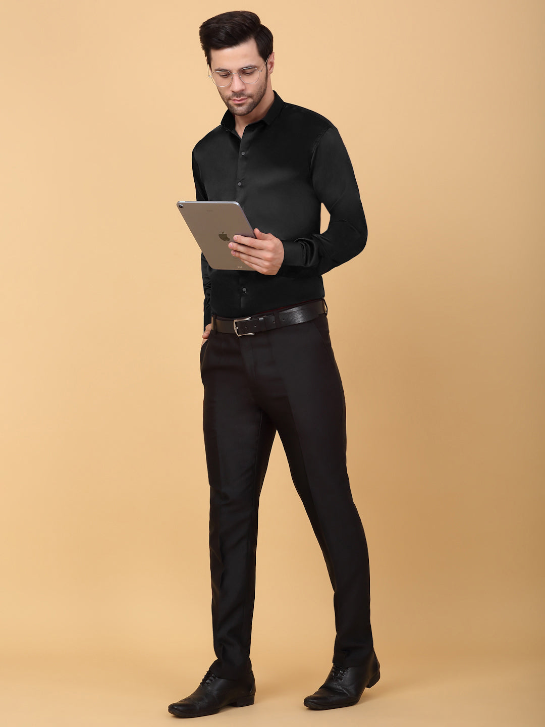Klotthe Men Black Solid Spread Collar Satin Formal Shirt